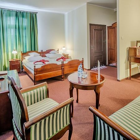 Bed and Breakfast Resursa Zyrardow Exterior foto