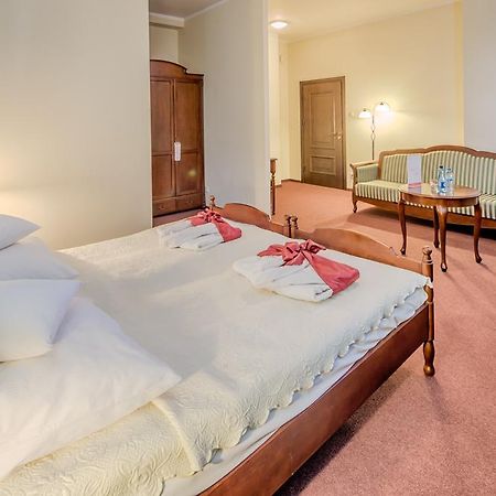 Bed and Breakfast Resursa Zyrardow Exterior foto